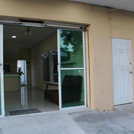 Oyo Hotel Colibri Chetumal Esterno foto